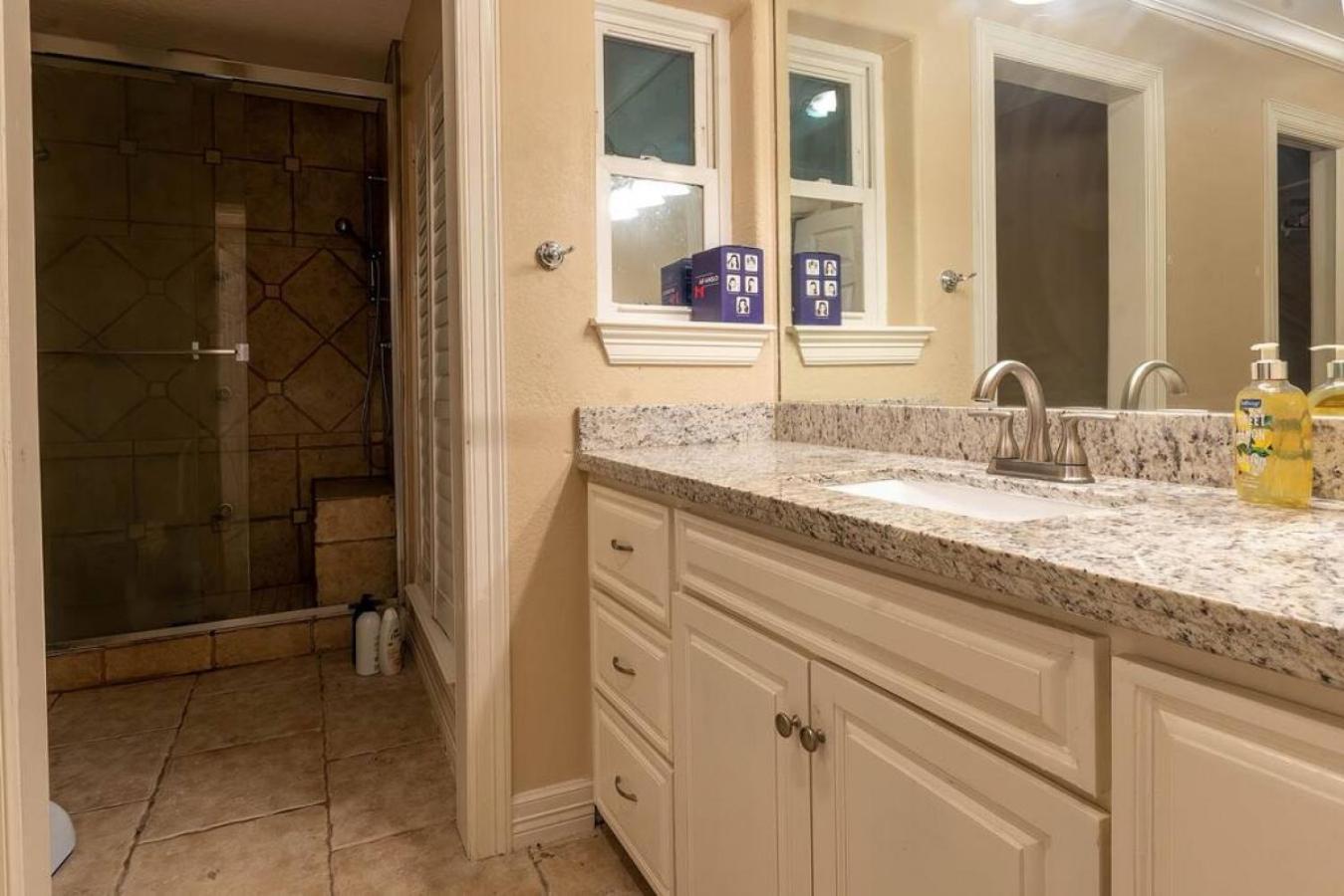 Huge 6 Bedroom With Pool, Spa, 85 Inch Tv, Game Room Houston Extérieur photo